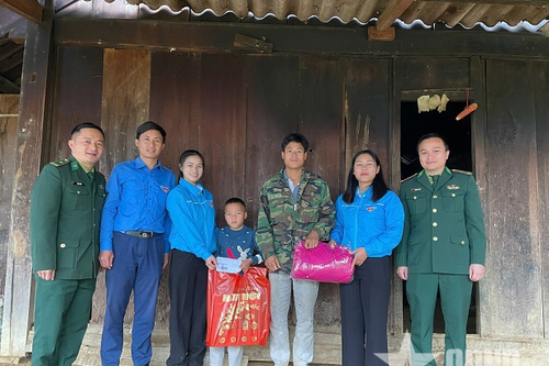 Phụ nữ Quân khu 4: Nhân lên thêm nhiều việc tốt
