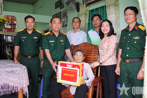 Bộ CHQS tỉnh Long An về nguồn tại di tích lịch sử chiến khu D