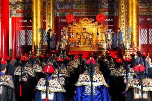 Quan nhà Thanh phủi tay áo trước khi hành lễ có ý nghĩa gì?