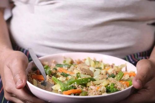 Tác hại của thói quen ăn vặt đêm khuya