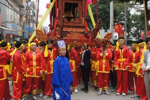 Đặc sắc lễ rước thánh làng Di Trạch