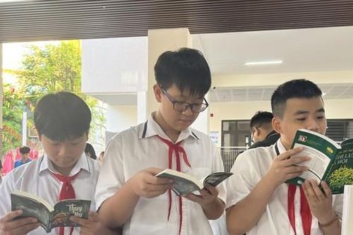 Tuyển sinh lớp 10 Hà Nội: Học sinh căng mình ôn thi