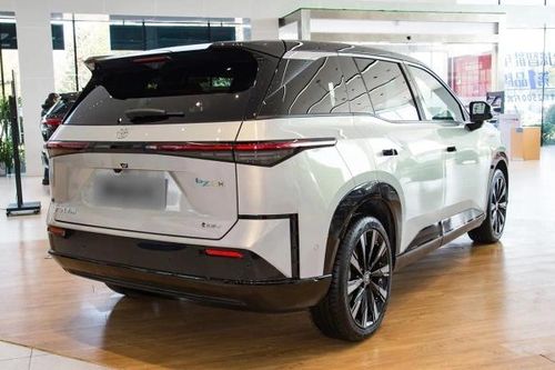Xe điện giá rẻ của Toyota gây sốt khi vừa ra mắt