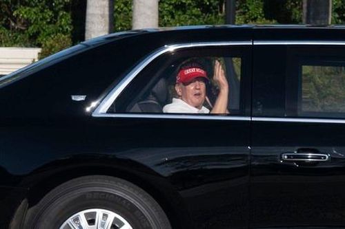 Không quân Mỹ chặn máy bay xâm phạm vùng cấm gần nhà Tổng thống Trump