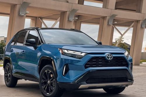 Toyota tạm ngừng sản xuất mẫu xe bán chạy nhất tại Mỹ vì vụ nổ nhà máy