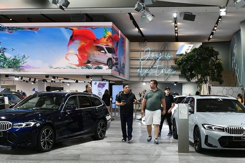 Thanh niên bị bắt vì sử dụng ảnh chuyển tiền giả bằng photoshop để mua 3 xe BMW