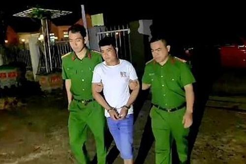 Người phụ nữ ở Đắk Lắk đang đứng ở lề đường bất ngờ bị cướp hết tài sản