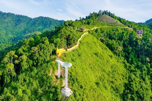 Xác lập kỷ lục Hành lang có mái che hình rồng vắt qua núi dài nhất Việt Nam