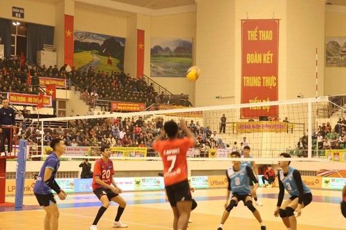 Chung kết và trao thưởng Giải Bóng chuyền Cúp Hoa Lư-Bình Điền năm 2025