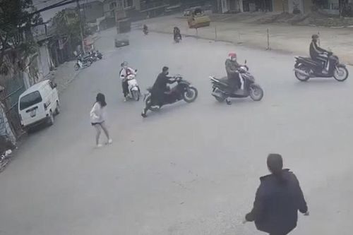 Thanh niên 'đánh rơi' bạn gái giữa đường để chạy trốn cảnh sát giao thông