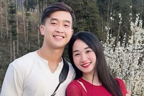 Chàng hotboy U23 Việt Nam hạnh phúc bên cô giáo Thảo xinh đẹp