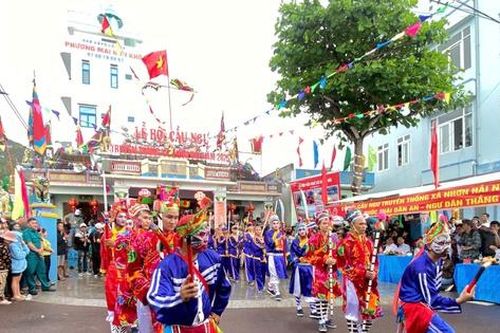 Đặc sắc nghệ thuật diễn xướng dân gian bả trạo và gươm hầu trong lễ Cầu ngư Nhơn Hải