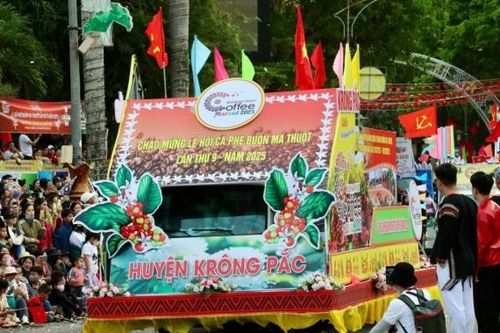 Rực rỡ sắc màu tại Lễ hội đường phố Buôn Ma Thuột