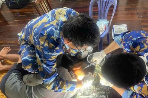 Nhà giàn DK1/10 cấp cứu kịp thời ngư dân gặp nạn trên biển