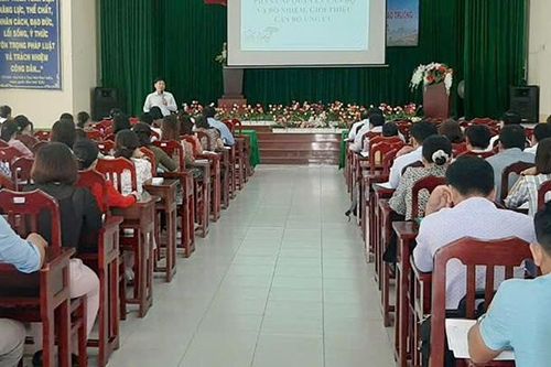 Quan tâm đào tạo, bồi dưỡng cán bộ, công chức, viên chức trên địa bàn