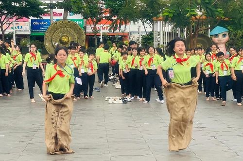 Rộn ràng 'Ngày hội đội viên-Tiến bước lên Đoàn'