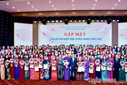 Gặp mặt Phụ nữ tiêu biểu nhân kỷ niệm 115 năm Ngày Quốc tế Phụ nữ và 1985 năm khởi nghĩa Hai Bà Trưng