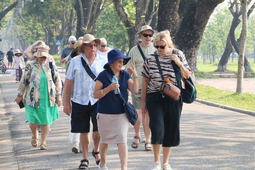 Chỉ kích cầu thôi chưa đủ