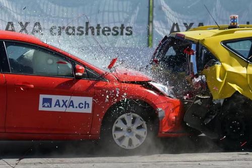 So sánh tiêu chuẩn xếp hạng an toàn xe hơi của NHTSA và IIHS