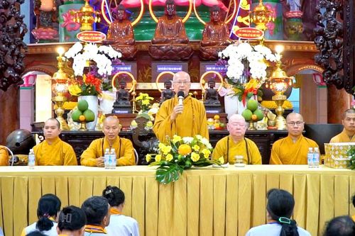 Ban Hướng dẫn Phật tử Thành phố thăm, sách tấn đạo tràng tu học tại tổ đình Vạn Thọ (Q.1)