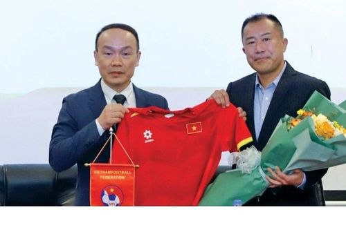 Huấn luyện viên Nhật Bản Okiyama Masahiko dẫn dắt đội tuyển nữ U17 và U20 Việt Nam