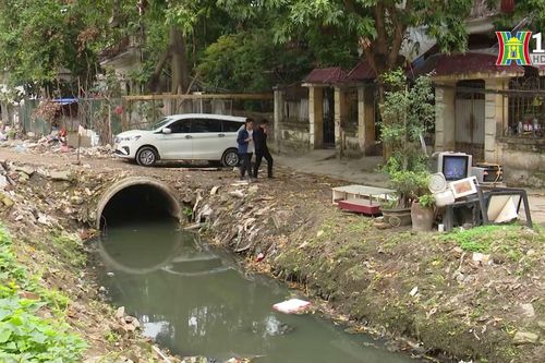 Kênh mương ô nhiễm do thi công dang dở