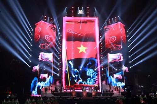 Hoành tráng, ấn tượng, xúc động Gala âm nhạc 'Vinh quang Công an nhân dân Việt Nam'