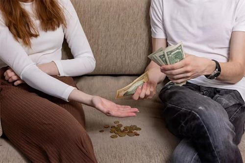 'Khổ nhục kế' moi tiền chồng ki bo