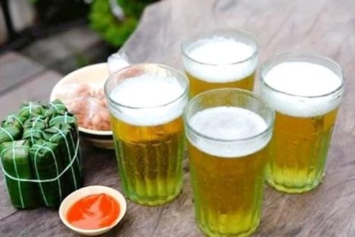 Uống 4 cốc bia, bao lâu nồng độ cồn về 0?