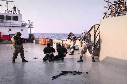 Iran, Nga và Trung Quốc tập trận hải quân chung