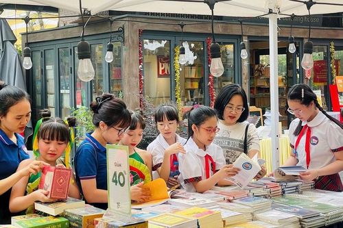 Nuôi dưỡng những mầm xanh văn họcVun đắp cho đường dài