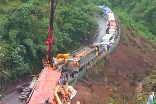 Quảng Trị kiến nghị hỗ trợ hàng nghìn tỷ đồng xây dựng Quốc lộ 15D