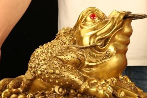 Vật phẩm phong thủy phòng khách giúp 12 con giáp chiêu tài lộc