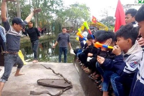 Rền vang pháo đất hội Đình làng Xuyên Hử