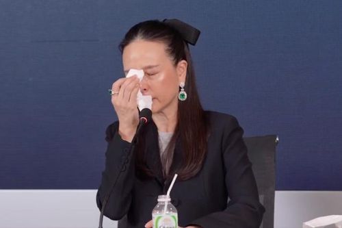 Madam Pang bật khóc vì LĐBĐ Thái Lan 'nợ như chúa Chổm'