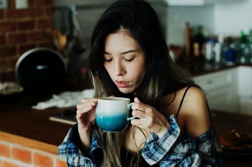 Điều gì xảy ra khi luôn uống một cốc cà phê mỗi sáng?