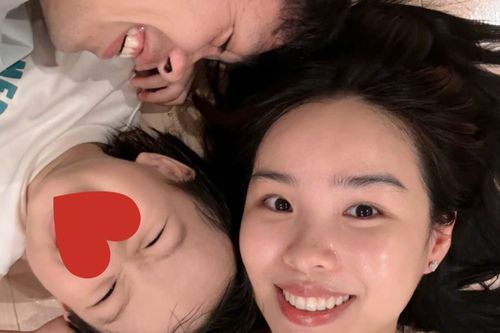 Vợ Công Phượng hiếm hoi đăng ảnh gia đình