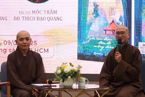 Những mẩu chuyện thấm đẫm tình người nơi cửa Phật