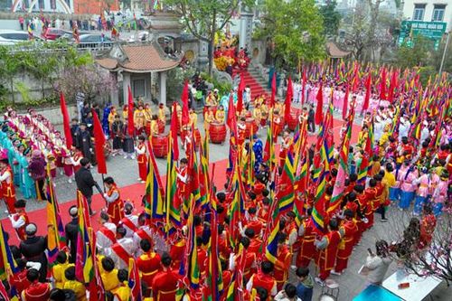 Hơn 5.000 người tham dự lễ hội truyền thống Đình Nhật Tân