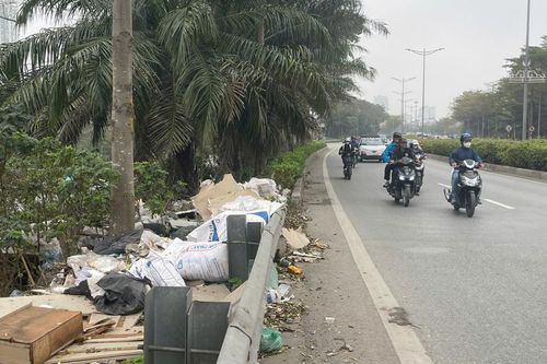 Rác thải tràn taluy âm đường Vành đai 2