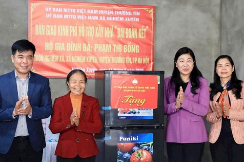 Huyện Thường Tín trao kinh phí xây nhà Đại đoàn kết