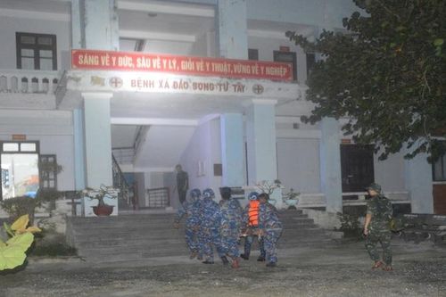 Tàu 471, Vùng 4 Hải quân cấp cứu ngư dân trên biển