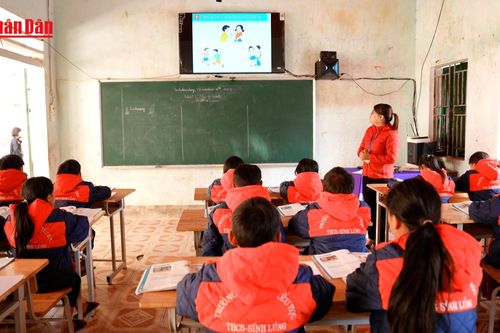 Tuyển 32 giáo viên đi dạy tiếng Việt tại Lào