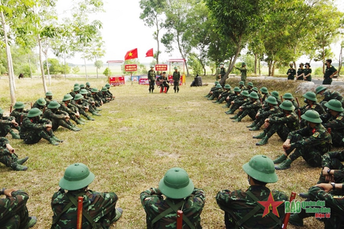 Thao trường ngày mưa xuân