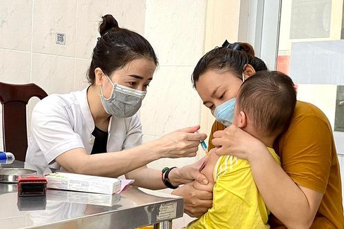 Hàng trăm học sinh ở huyện Nam Trà My phải nhập viện do liên quan tới dịch sởi