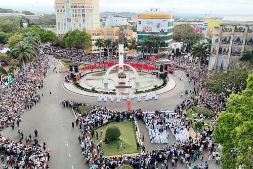 Rực rỡ Lễ hội đường phố Buôn Ma Thuột
