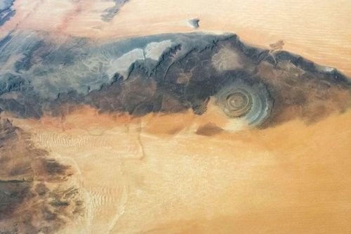 Điều đặc biệt ở sa mạc Sahara trông như một viễn cảnh ngoài hành tinh