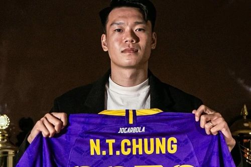 Thành Chung nhận lót tay kỷ lục