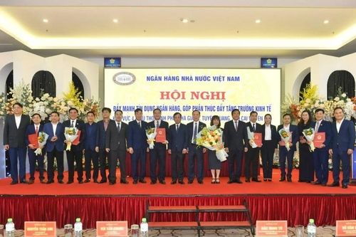 Công bố Quyết định thành lập Ngân hàng Nhà nước chi nhánh Khu vực 4