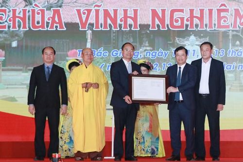 Bộ tượng Tam Tổ Trúc Lâm được công nhận là bảo vật quốc gia